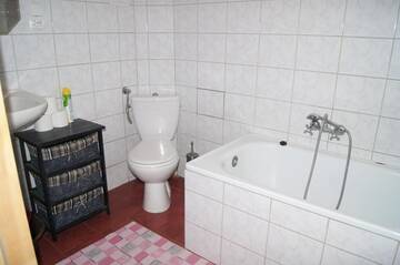 Фото номера Дом с 4 спальнями Загородные дома Kamienna Chata г. Urowo 17